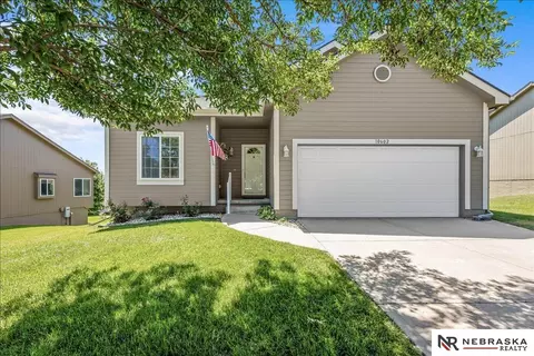 10602 S 26th St, Bellevue, NE 68123