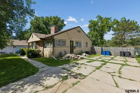 2928 S 50th St, Omaha, NE 68106