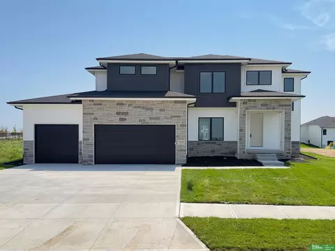 5719 N 199th St, Elkhorn, NE 68022