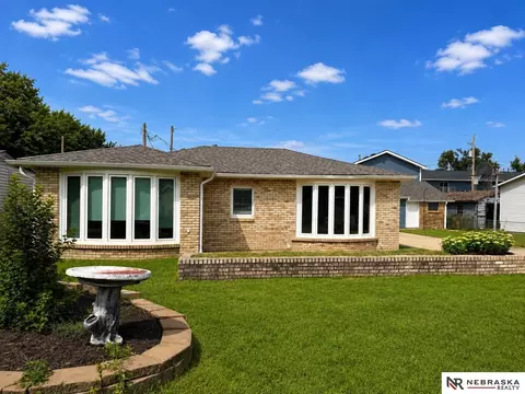 212 W Meigs St, Valley, NE 68064