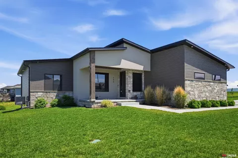 740 W Panorama Rd, Lincoln, NE 68523