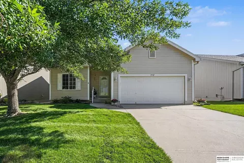 15507 Armstrong St, Omaha, NE 68116