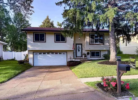 411 Sante Fe Trl, Lincoln, NE 68521