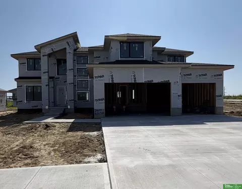 5407 N 213th St, Elkhorn, NE 68022