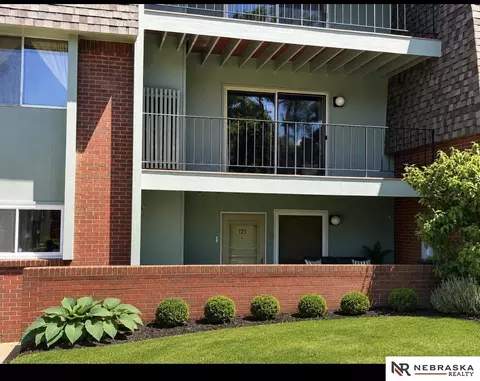 12035 Pierce Plz #121, Omaha, NE 68144