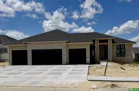 5532 N 213th St, Elkhorn, NE 68022