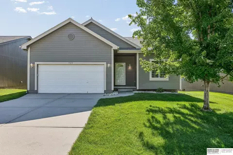 7515 N 77th Ter, Omaha, NE 68122