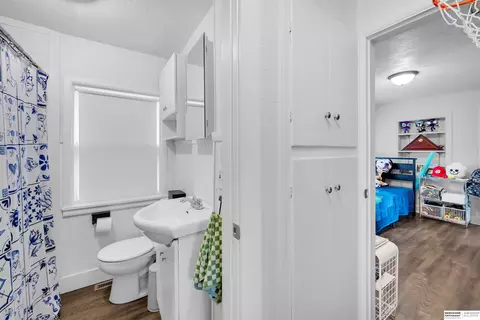 Bath - 1908 Gregg Rd, Bellevue, NE 68005 photo 1 of 3