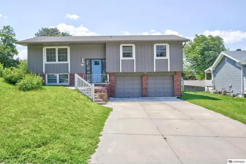 9411 Manderson St, Omaha, NE 68134