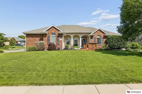 7513 S 95th St, La Vista, NE 68128