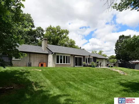 Exterior - 1600 S 4th Ave, Beatrice, NE 68310 photo 3 of 4