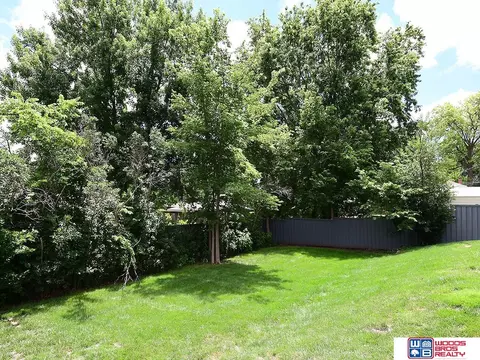 Exterior - 1600 S 4th Ave, Beatrice, NE 68310 photo 4 of 4