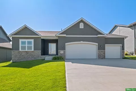 7804 S 195th St, Gretna, NE 68028