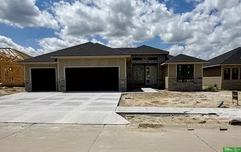 5826 N 213 Ave, Elkhorn, NE 68022