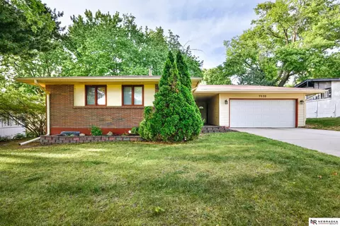7530 Vine St, Lincoln, NE 68505