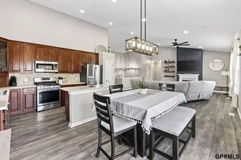 10817 S 111 St, Papillion, NE 68046