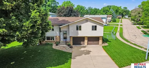 7326 Harvest Hills Dr, La Vista, NE 68128