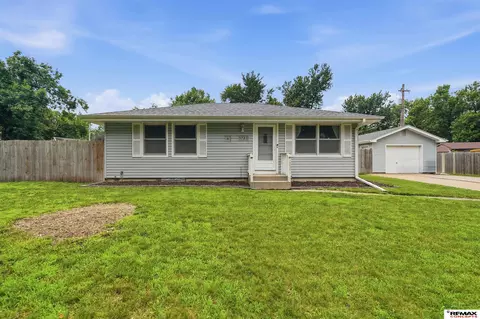 5721 Otoe St, Lincoln, NE 68506