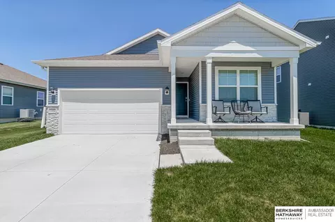 11462 Port Royal Dr, Papillion, NE 68046