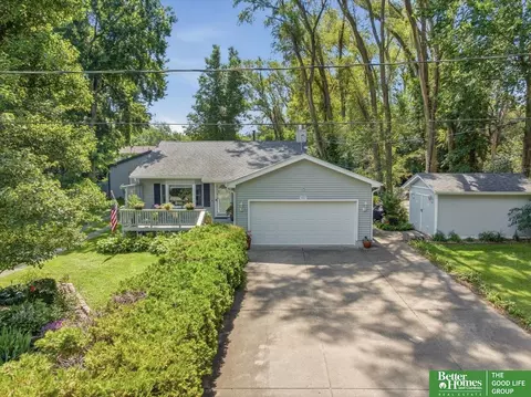 5511 N 5507 N 83rd St, Omaha, NE 68122