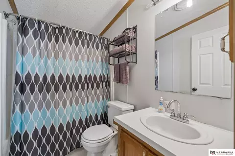 Bath - 1516 N Ashland Ave, Beatrice, NE 68310 photo 4 of 5