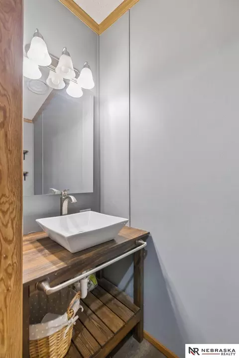 Bath - 1516 N Ashland Ave, Beatrice, NE 68310 photo 1 of 5
