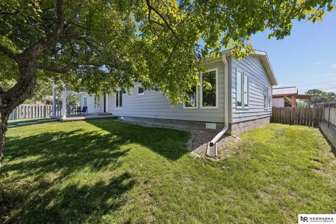 Exterior - 1516 N Ashland Ave, Beatrice, NE 68310 photo 1 of 2