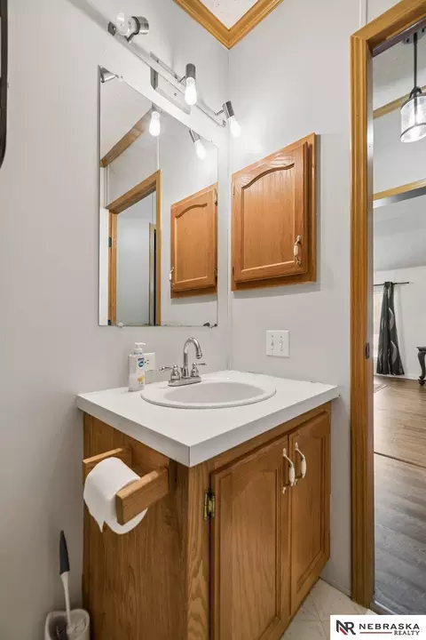 Bath - 1516 N Ashland Ave, Beatrice, NE 68310 photo 5 of 5