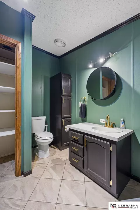 Bath - 1516 N Ashland Ave, Beatrice, NE 68310 photo 3 of 5