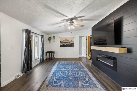 Living - 1516 N Ashland Ave, Beatrice, NE 68310 photo 2 of 4