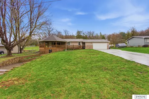 155 Parkwood Dr, Council Bluffs, IA 51503