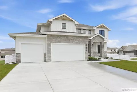 16606 Abigail St, Bennington, NE 68007