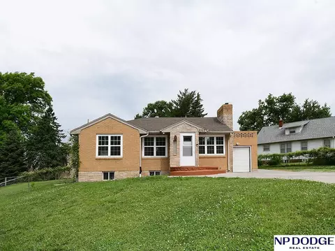 3702 N 60 St, Omaha, NE 68104