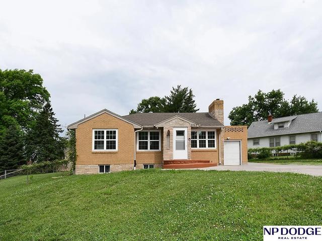 3702 N 60 St, Omaha, NE 68104