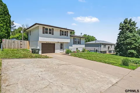 Exterior - 1000 N 4th St, Springfield, NE 68059 photo 2 of 4