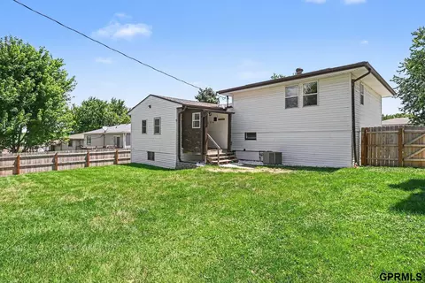 Exterior - 1000 N 4th St, Springfield, NE 68059 photo 3 of 4