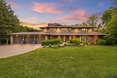 5201 Cavvy Rd, Lincoln, NE 68516