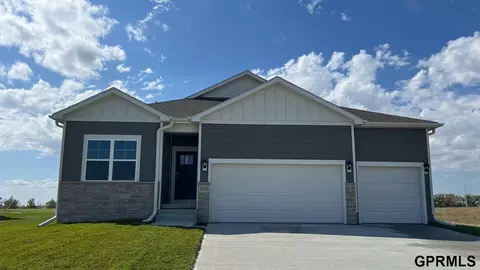 17101 Cook St, Bennington, NE 68007