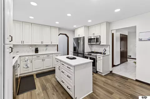 Kitchen - 12229 Patrick Ave, Omaha, NE 68164 photo 6 of 7
