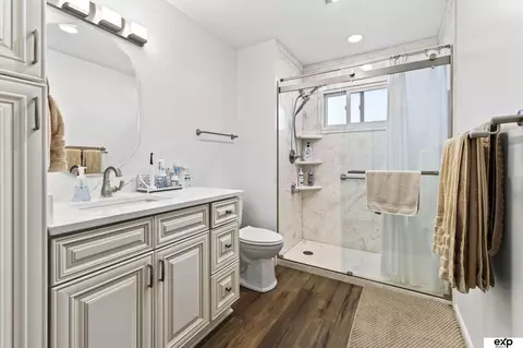 Bath - 12229 Patrick Ave, Omaha, NE 68164 photo 2 of 2