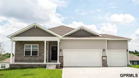5702 N 181st St, Elkhorn, NE 68022