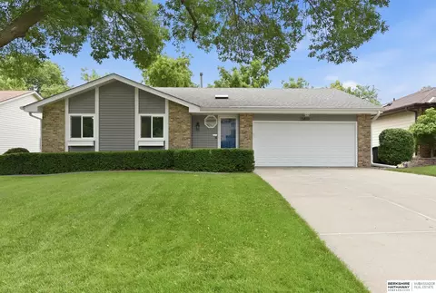 15409 Summerwood Dr, Omaha, NE 68137