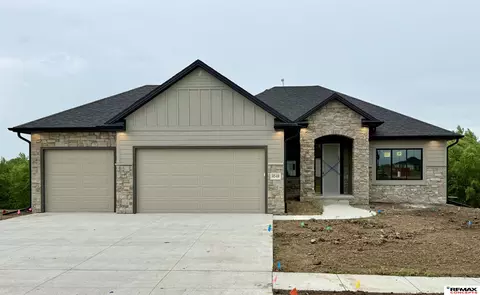 9549 Elm Creek Rd, Lincoln, NE 68520