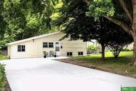 1807 Warren St, Bellevue, NE 68005