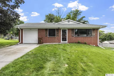 3111 Blue Ridge Dr, Bellevue, NE 68147