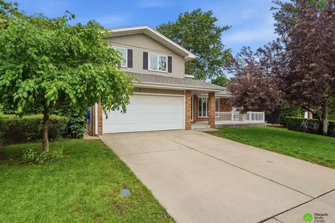 5111 S 32 St, Lincoln, NE 68516