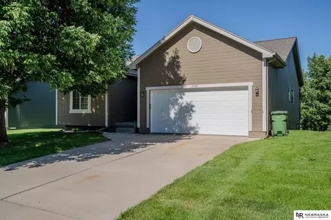 13707 S 14th St, Bellevue, NE 68123