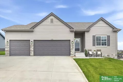 12004 S 107 Ave, Papillion, NE 68046