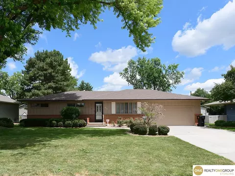 1810 Frederiksen St, Fremont, NE 68025