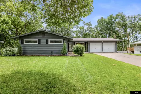 2815 S 102nd St, Omaha, NE 68124